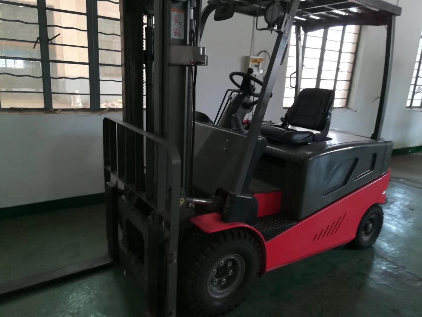 電動叉車